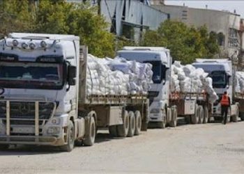 Truk Bantuan Kemanusiaan Terbalik di Jalur Gaza