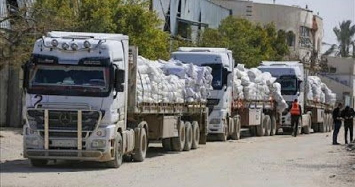 Truk Bantuan Kemanusiaan Terbalik di Jalur Gaza