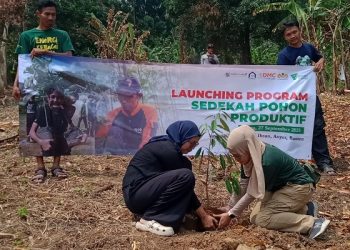150 Pohon Ditanam Serempak dalam Program Sedekah Pohon Produktif Dompet Dhuafa