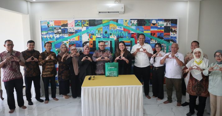 Bersama Al Qohhar, Haji Robert Buka Jalan Anak Yatim Piatu Raih Pendidikan dan Karier Internasional