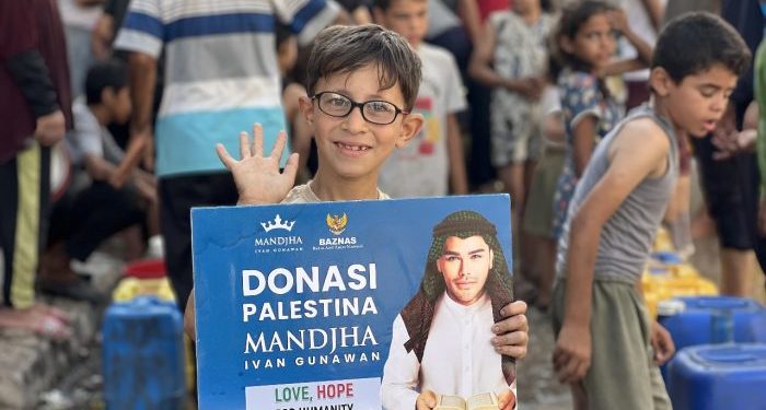 BAZNAS RI Bersama Ivan Gunawan Distribusikan 25.000 Liter Air Bersih dan Makanan Siap Saji untuk Warga Gaza