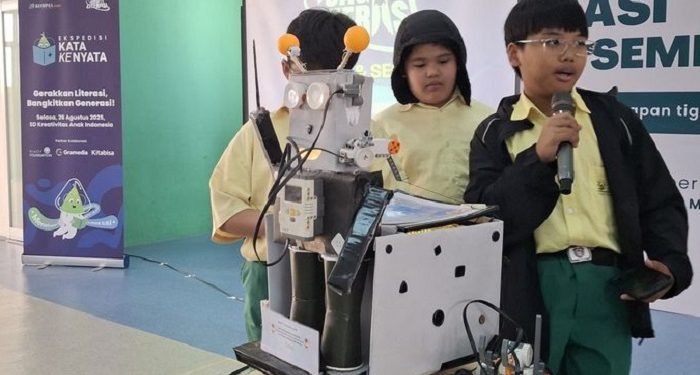 Siswa Kelas 6 SD Jakarta Buat Robot Pengantar Paket dari Barang Bekas