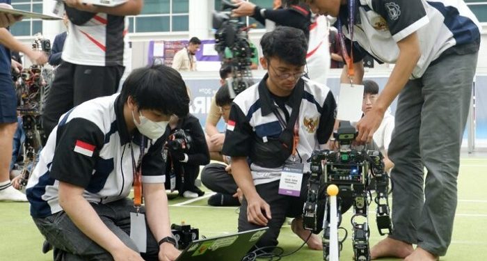 Tim Robotik Humanoid ICHIRO ITS Raih 13 Medali di Korea Selatan