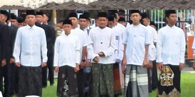 Santri Boarding School MTs Muhammadiyah Batang Ikuti Apel Hari Santri 2025 di Pendopo Kabupaten Batang