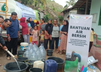 PLN dan Rumah Zakat Salurkan 100.000 Liter Air Bersih untuk Warga Gunungkidul
