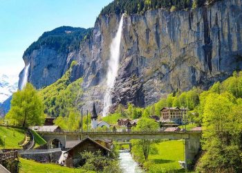 El Rumi dan Syifa Hadju Resmi Lamaran di Lauterbrunnen Swiss
