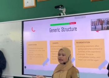 Guru di Pontianak Ngajar Dua Tempat Secara Real-Time Pakai Teknologi Smart Classroom