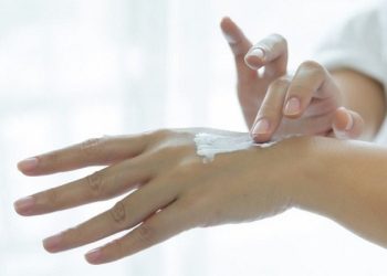 Kenali Perbedaan Kulit Kering dan Kulit Dehidrasi