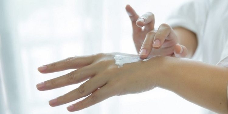 Kenali Perbedaan Kulit Kering dan Kulit Dehidrasi