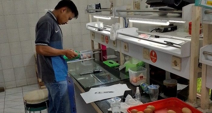 Mahasiswa UMM Ciptakan Lapisan Pelindung Telur dari Limbah Daun Mangga