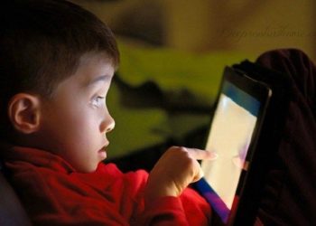 Jaga Penglihatan Anak, Jangan Kenalkan Screen Time Terlalu Dini