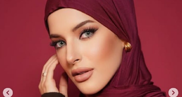 Tasya Farasya Tampil Bronze Makeup Look dengan Hijab Satin Nuansa Burgundy