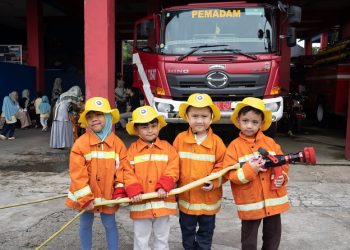 TK JISc Adakan Studi Tur ke Stasiun Pemadam Kebakaran