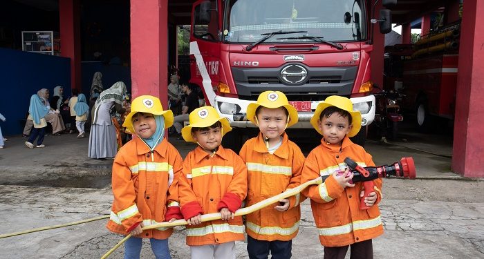 TK JISc Adakan Studi Tur ke Stasiun Pemadam Kebakaran