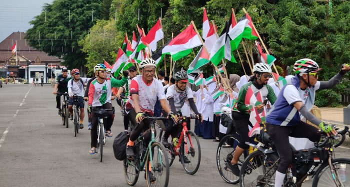 Ride for Palestine 2 Disambut Meriah di Batang, Semua Elemen Turun Tangan Dukung Aksi 1.000 KM untuk Palestina