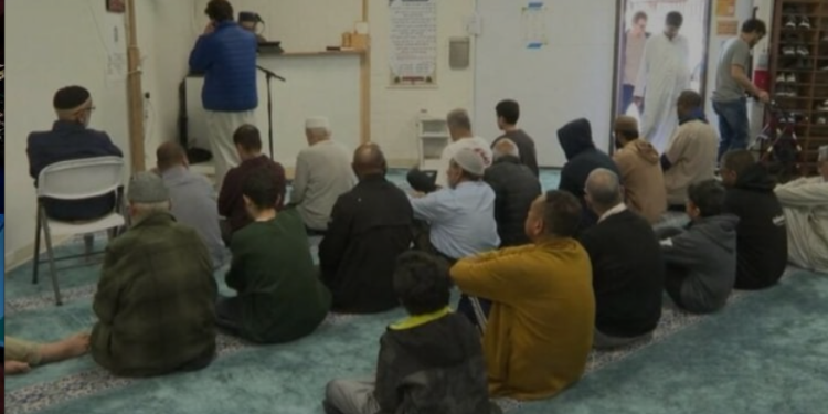 Masjid Aurora Turut Membantu Keluarga di Tengah Meningkatnya Kerawanan Pangan