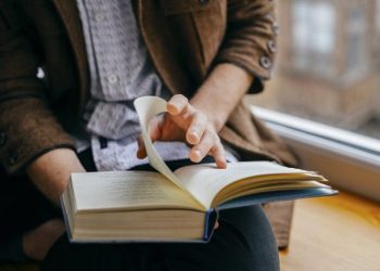 Tingkatkan Minat Baca, Pemerintah Wajibkan Siswa Baca Buku dan Menulis Resensi