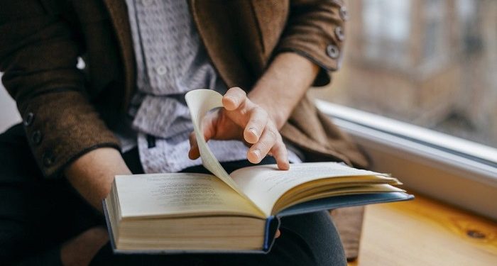 Tingkatkan Minat Baca, Pemerintah Wajibkan Siswa Baca Buku dan Menulis Resensi