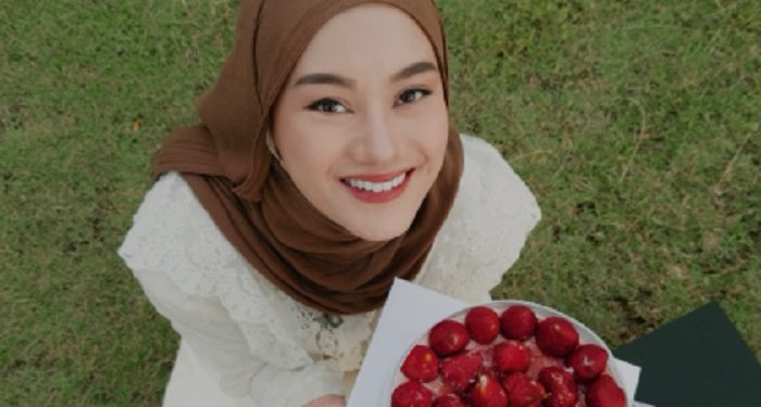 Hadirkan Suasana Hangat, Dinda Hauw Rayakan Ulang Tahun ke-29 di Pinggir Pantai