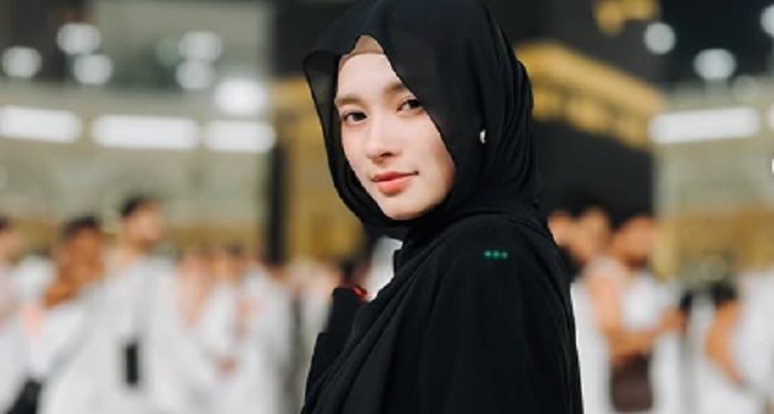 Inara Rusli Jalani Ibadah Umroh yang Tampil Anggun dan Syar’i