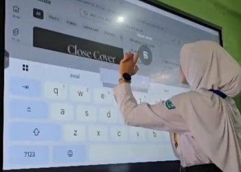 75 Persen Sekolah di Seluruh Indonesia Terima Smartboard