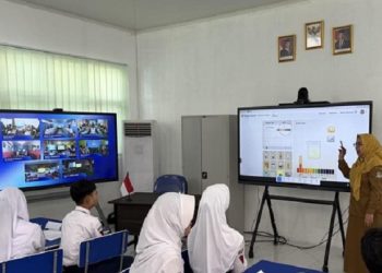 Presiden Prabowo Luncurkan Smartboard untuk Sekolah-Sekolah di Indonesia