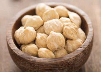 Tips Rambut Hitam Menawan dengan Buah Kemiri