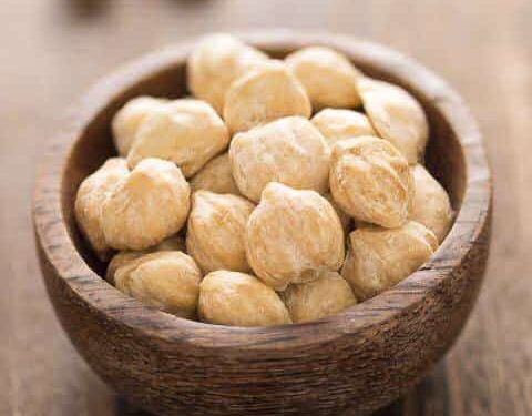 Tips Rambut Hitam Menawan dengan Buah Kemiri