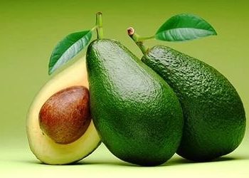 Merawat Rambut Kering dengan Buah Avokad