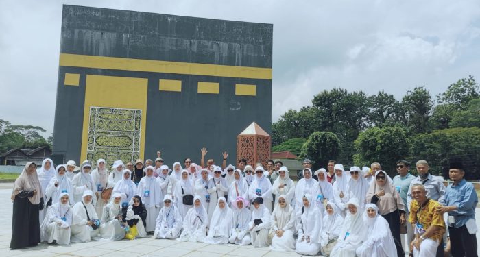 Manasik Haji KBIHU Aisyiyah Batang Perkuat Pemahaman Jemaah melalui Simulasi Ibadah