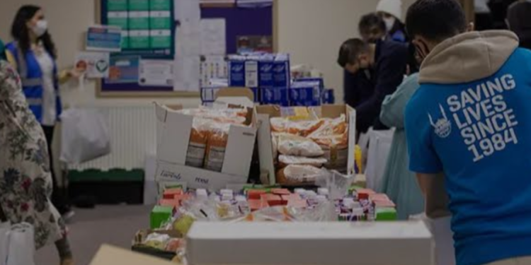 Relawan Muslim Birmingham Siapkan 42.000 Paket Makanan