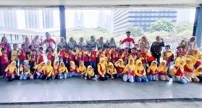 Study Tour TK Jakarta Islamic School, Mengenal Transportasi Modern LRT Jakarta