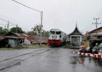 Seorang Anak 18 Tahun Terluka Parah Akibat Tertabrak Kereta di Tambora, Jakarta Barat