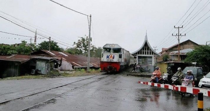 Seorang Anak 18 Tahun Terluka Parah Akibat Tertabrak Kereta di Tambora, Jakarta Barat