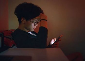 Kenali Istilah Doom Scrolling yang Bisa Timbulkan Rasa Takut, Cemas, Marah hingga Tidak Nyaman