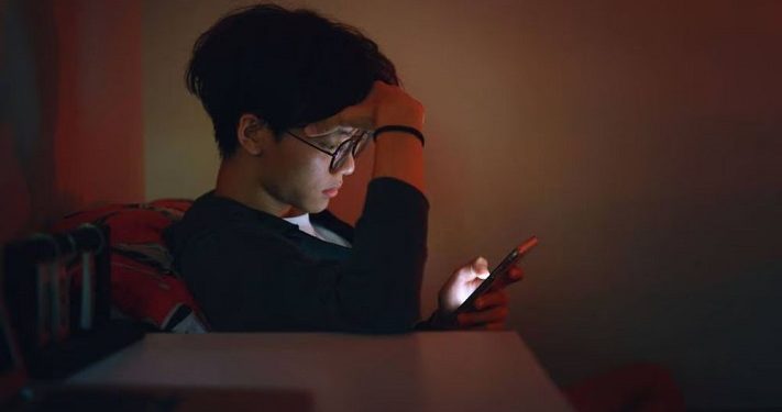 Kenali Istilah Doom Scrolling yang Bisa Timbulkan Rasa Takut, Cemas, Marah hingga Tidak Nyaman