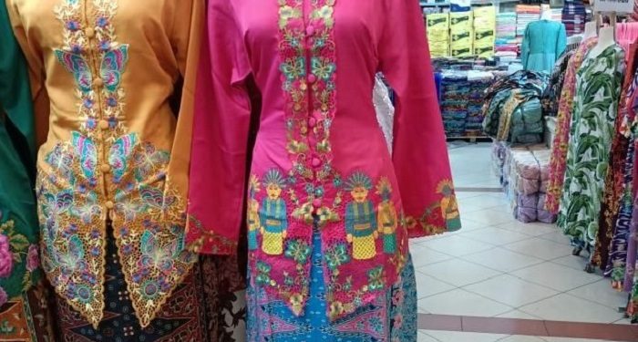 Tips Memadukan Kebaya Encim Khas Betawi