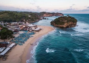 Wisata Baru Sekitar Pantai Drini GunungKidul Hadirkan Pintu Masuk Membelah Pegunungan