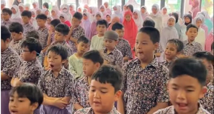 Rutinitas Dhuha Pray Primary 3 & 4 Jakarta Islamic School, Perkuat Karakter Spiritual Siswa Sejak Dini