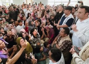 Air Mata Raffi Ahmad Meluap Kala Mengunjungi Korban Banjir di Sumatra