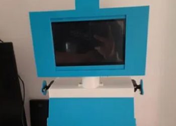 Siswa SMPN 1 Surabaya Ciptakan Robot Pendamping Interaksi Sosial untuk Bantu Anak Autis