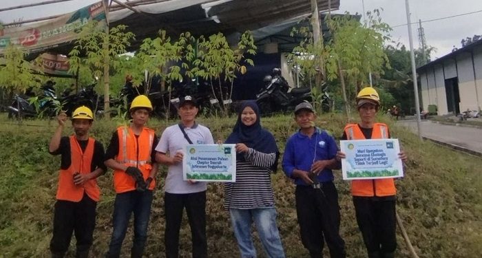 Ayo Less Waste Bersama PNH Menyalurkan Bibit Pohon di Yogyakarta dalam Upaya Cegah Bencana Ekologis Berulang