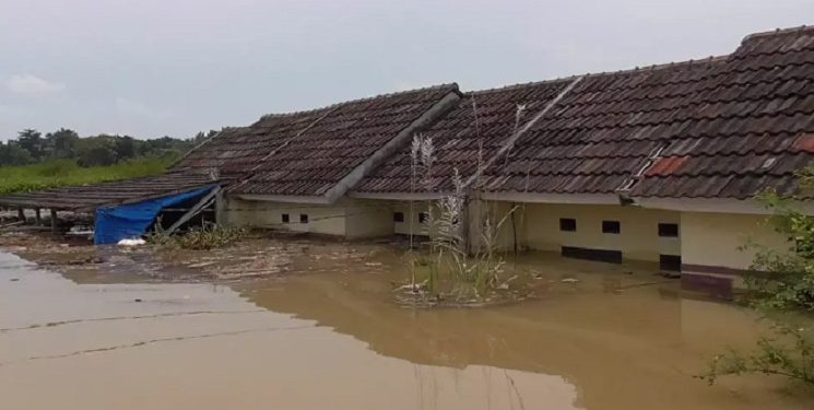 Desa Cikande Banten Terendam Banjir dengan Ketinggian Mencapai Dua Meter