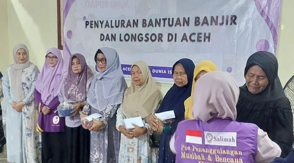 Salimah Salurkan Bantuan Banjir dan Longsor kepada Lansia di Langsa