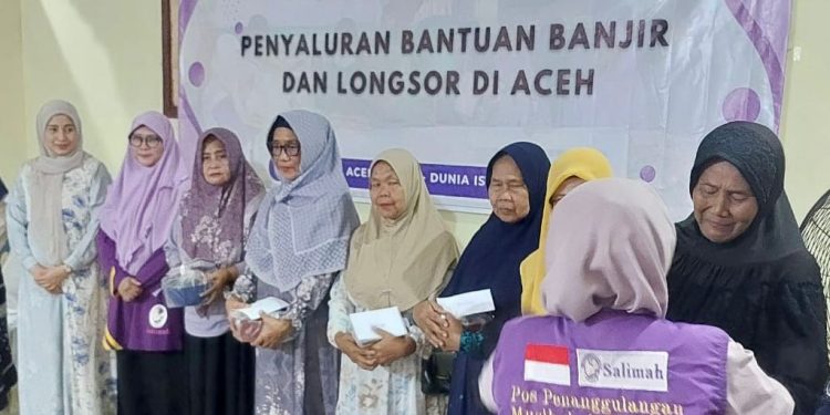 Salimah Salurkan Bantuan Banjir dan Longsor kepada Lansia di Langsa