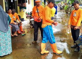 Banjir Batang, DPC PKS Kecamatan Batang Salurkan Bantuan Pangan di Karangasem Utara dan Klidang Lor