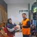 Banjir Cilincing, Rumah Zakat Bagikan Paket Nasi Siap Saji