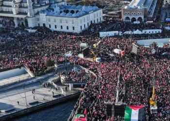 Ratusan Ribu Warga Istanbul Gelar Aksi Solidaritas Palestina di Hari Tahun Baru