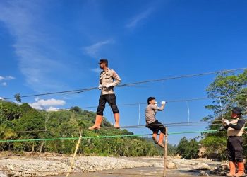 Mudahkan Akses Warga, Polres Gayo Lues Aceh Bangun Empat Jembatan Gantung
