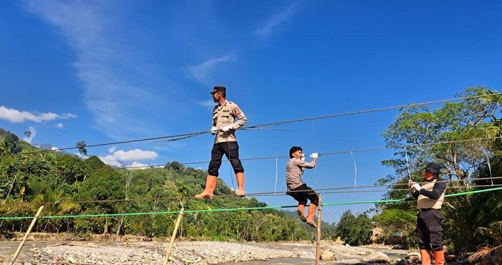 Mudahkan Akses Warga, Polres Gayo Lues Aceh Bangun Empat Jembatan Gantung